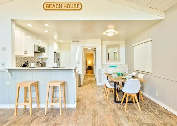 Perfect 3 Bedroom Home Between The Bay And Beach