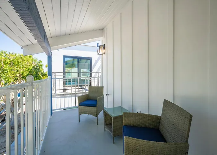 Brand New Modern Home By The Beach With Patio & Bbq