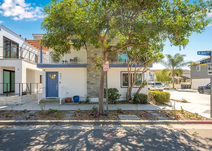 Brand New Modern Home By The Beach With Patio & Bbq