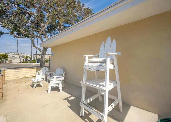 Three Bedroom Three Bath Home W Patio 1 Block From Beach
