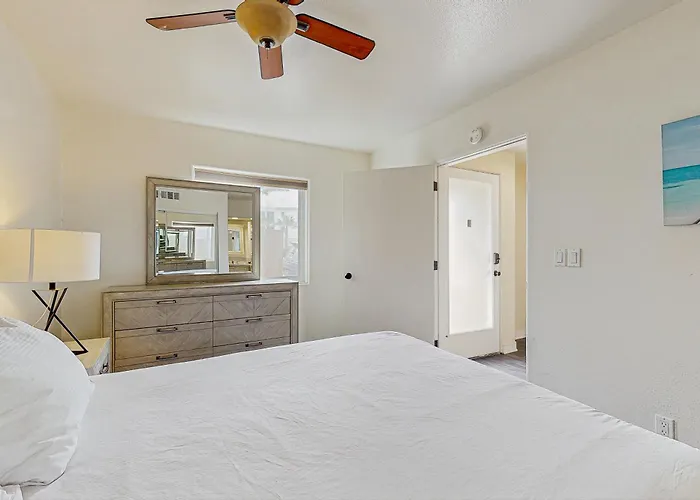 Great Balboa Penninsula Home II